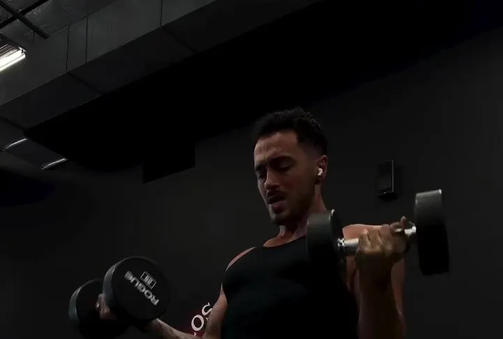 Eric training curls